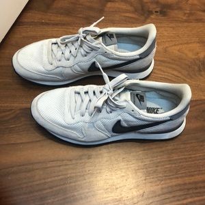 Nike Internationalist Sneakers